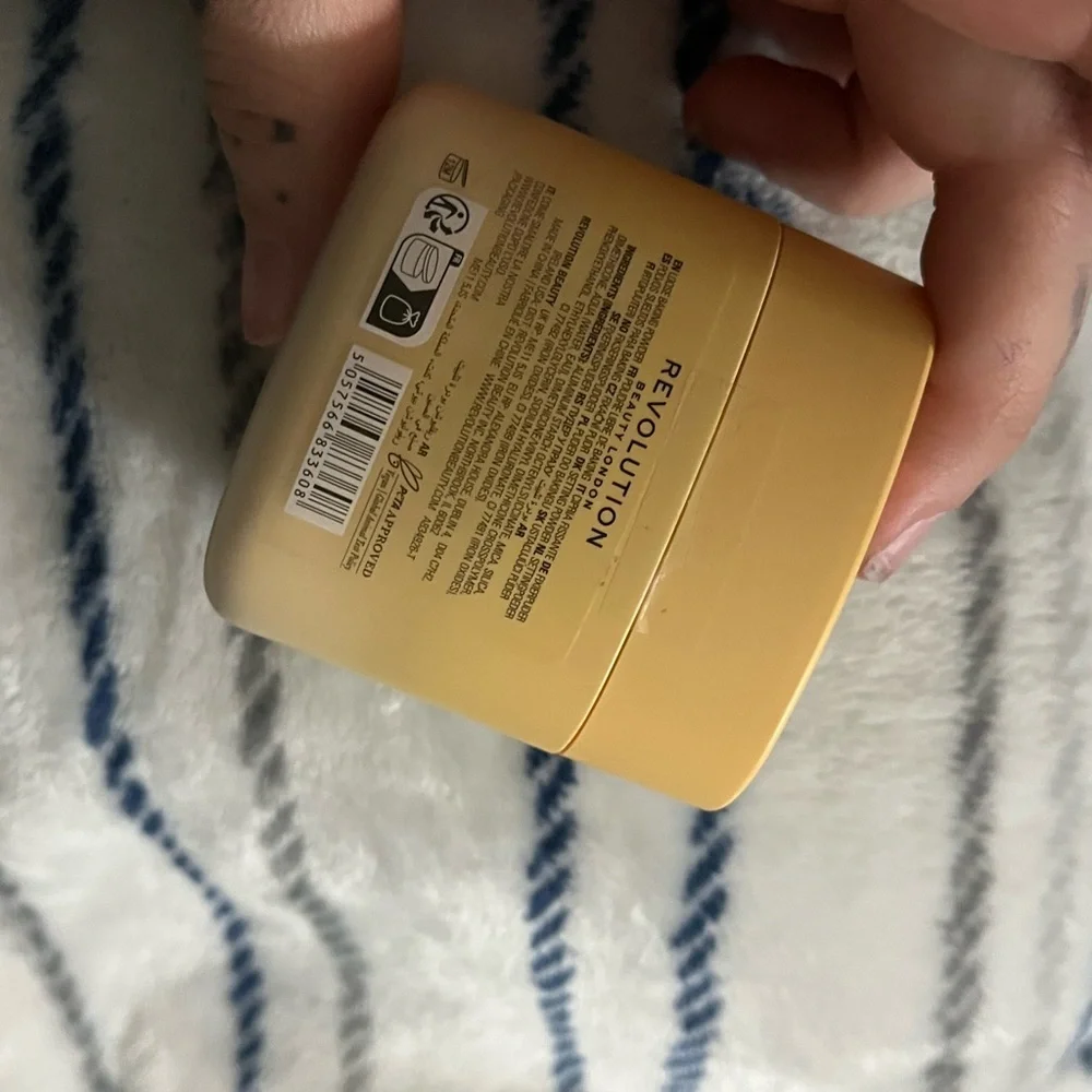 Revolution Baking Powder in Soft Yellow - Picture 3 of 4